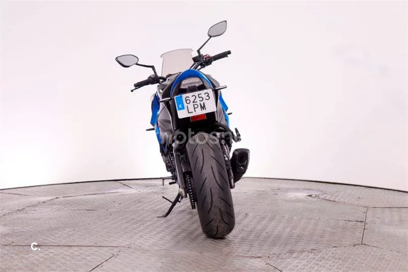 Suzuki GSX-S – Vista 5