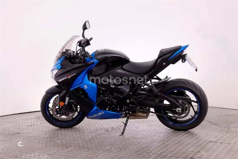 Suzuki GSX-S – Vista 7