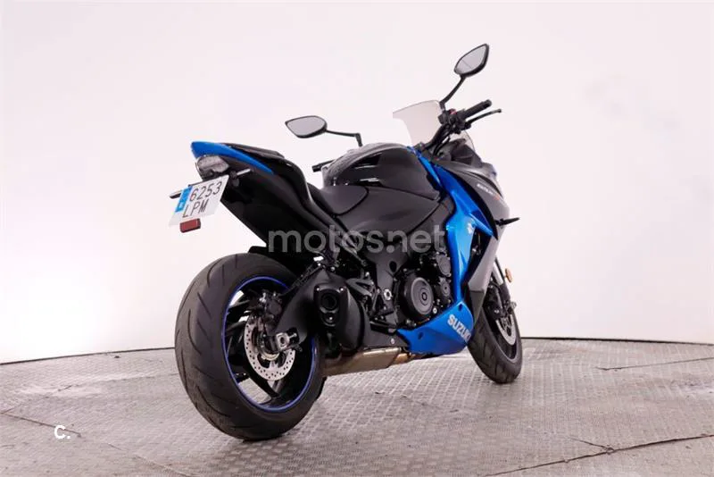 Suzuki GSX-S – Vista 8