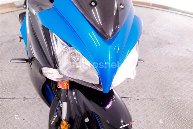 Suzuki GSX-S – Vista 10