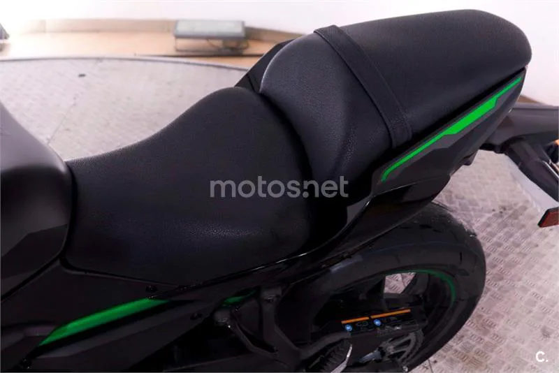 Kawasaki Z650 – Vista 12