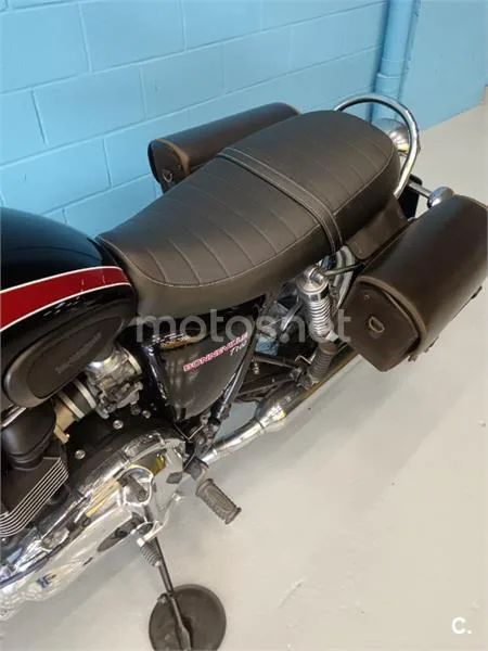 Triumph Bonneville T100 – Vista 12