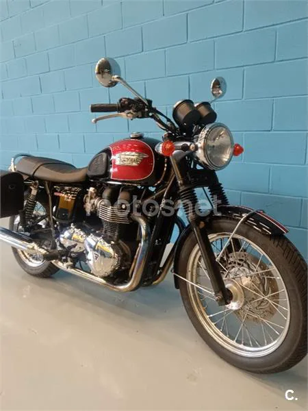 Triumph Bonneville T100 – Vista 13