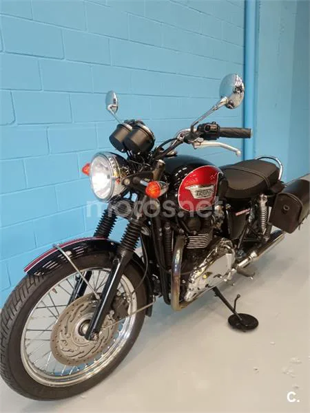 Triumph Bonneville T100 – Vista 14