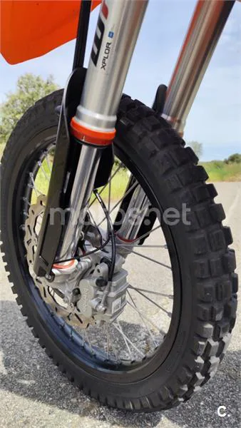 KTM 690 Enduro R – Vista 5