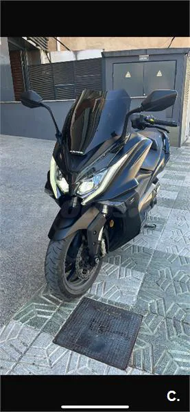 Kymco AK 550 – Vista 2