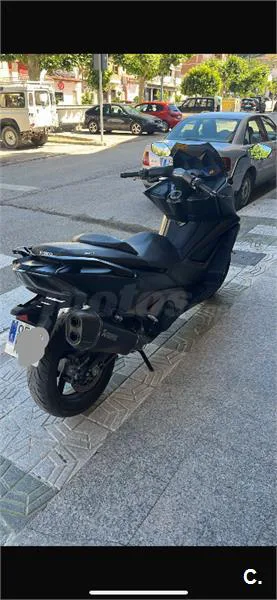 Kymco AK 550 – Vista 3