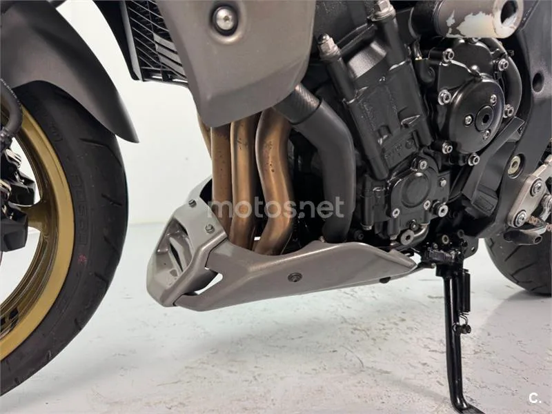 Yamaha FZ1 – Vista 8