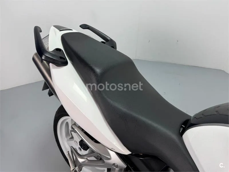 Honda VFR 800 – Vista 11