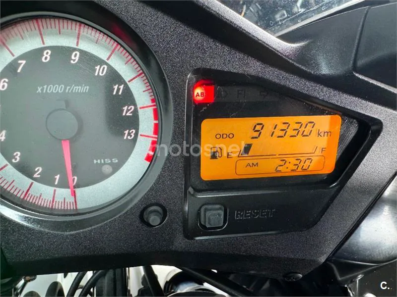 Honda VFR 800 – Vista 13