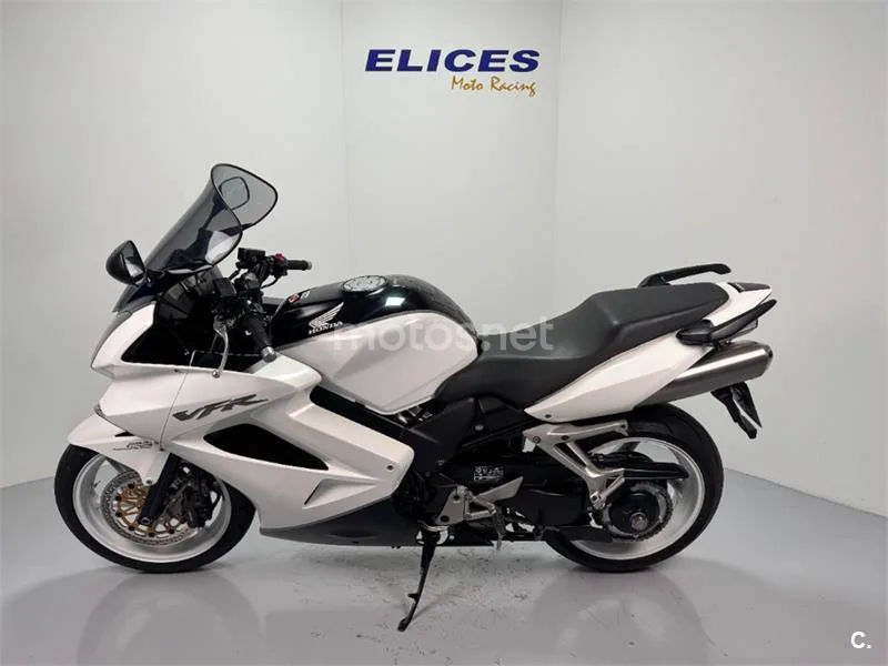 Honda VFR 800 – Vista 14
