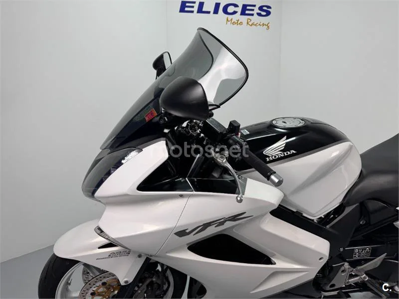 Honda VFR 800 – Vista 15