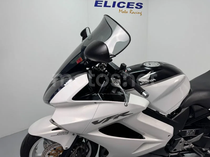Honda VFR 800 – Vista 16