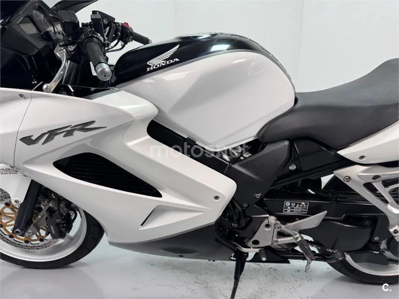 Honda VFR 800 – Vista 18