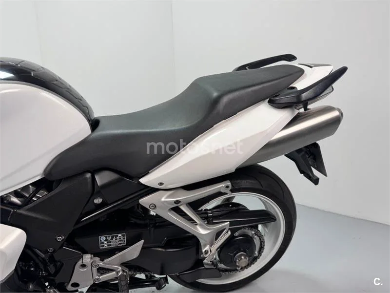 Honda VFR 800 – Vista 19
