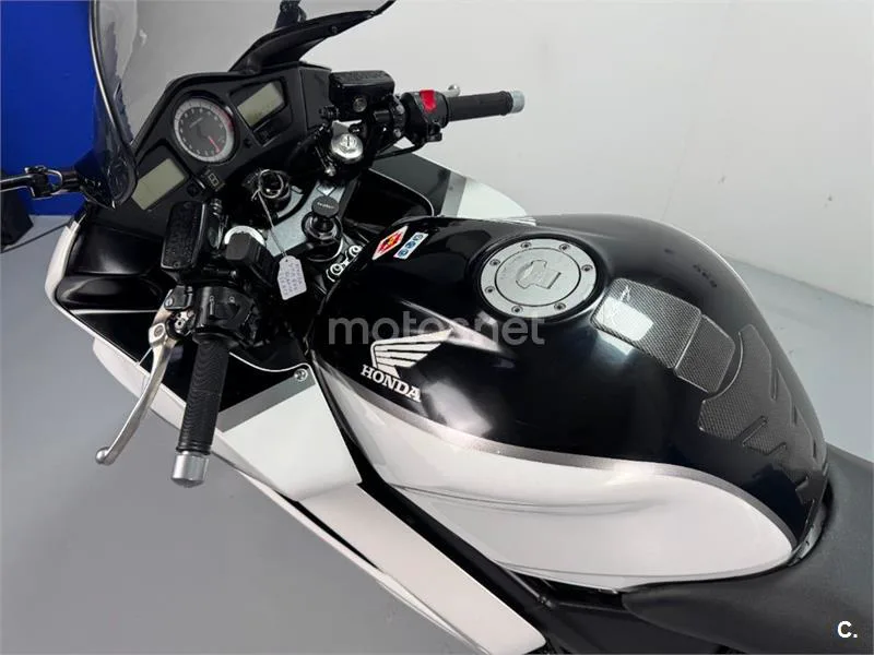 Honda VFR 800 – Vista 22