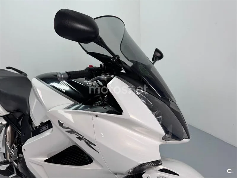 Honda VFR 800 – Vista 6