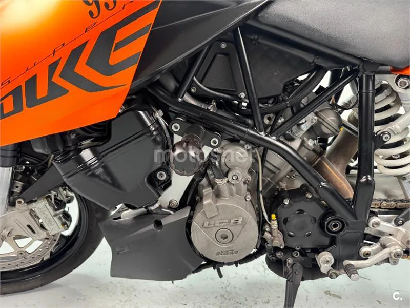 KTM 990 Super Duke – Vista 7