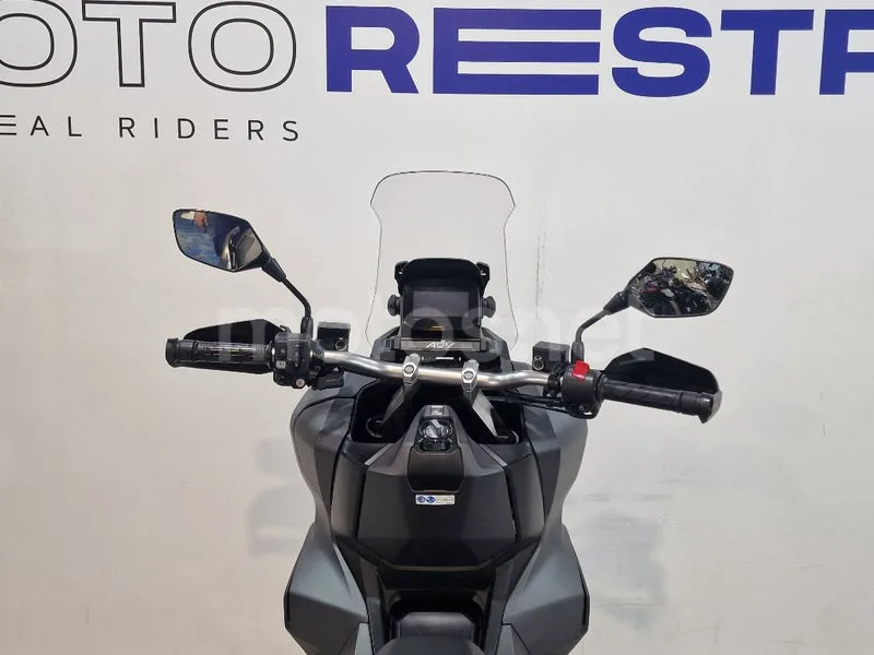Honda ADV 350 – Vista 11