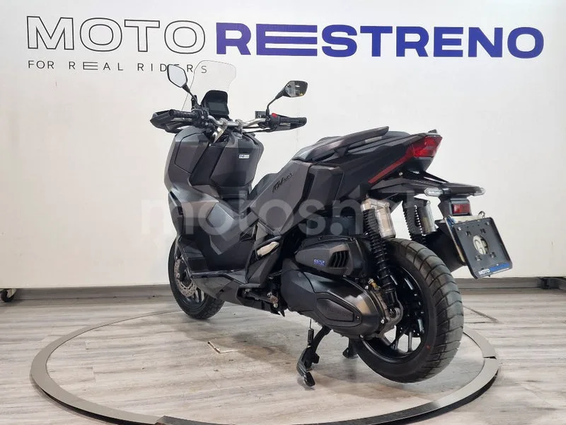 Honda ADV 350 – Vista 3