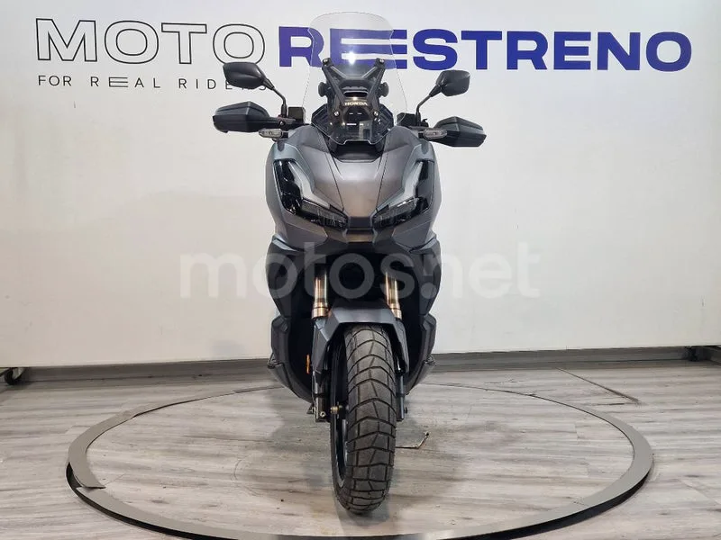 Honda ADV 350 – Vista 4