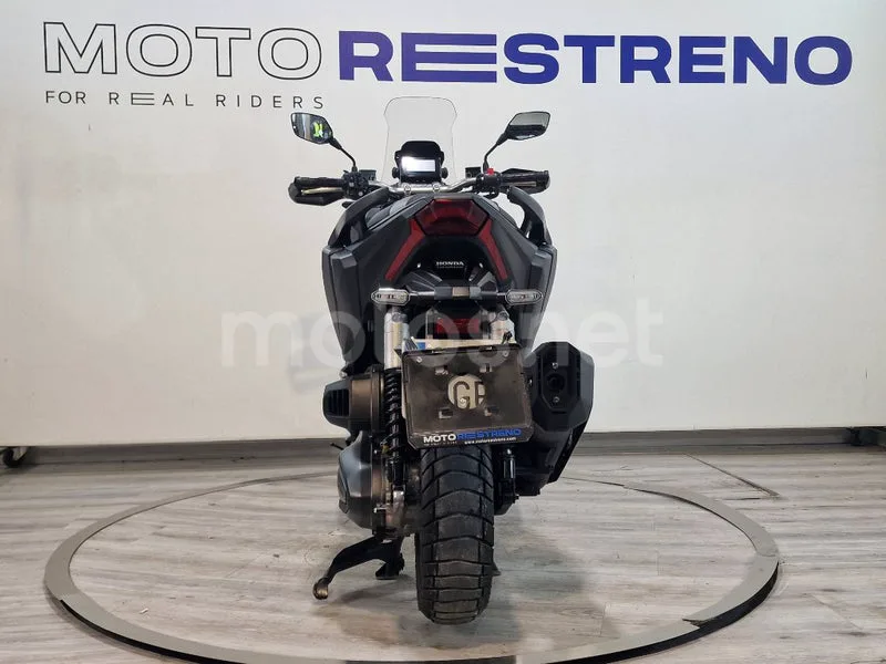 Honda ADV 350 – Vista 9