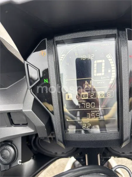 Honda CRF 1000L Africa Twin – Vista 8