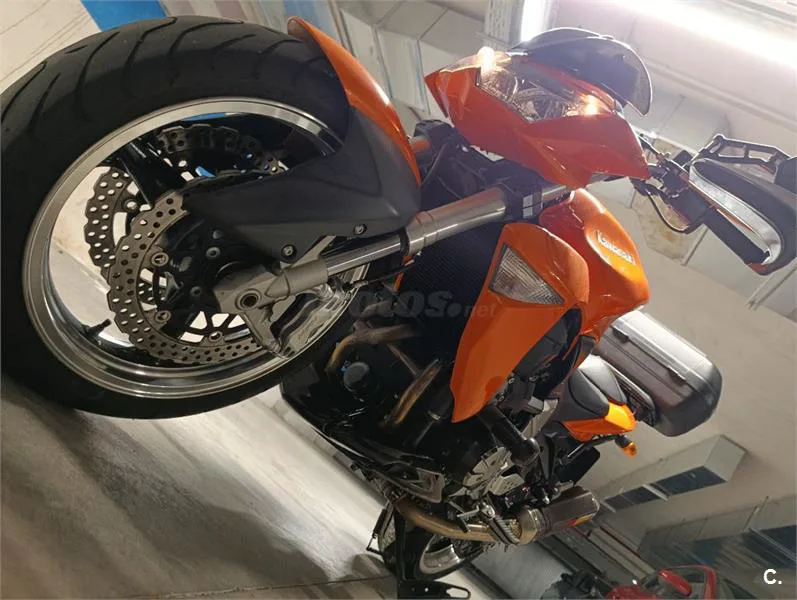 Kawasaki Z1000 – Vista 2