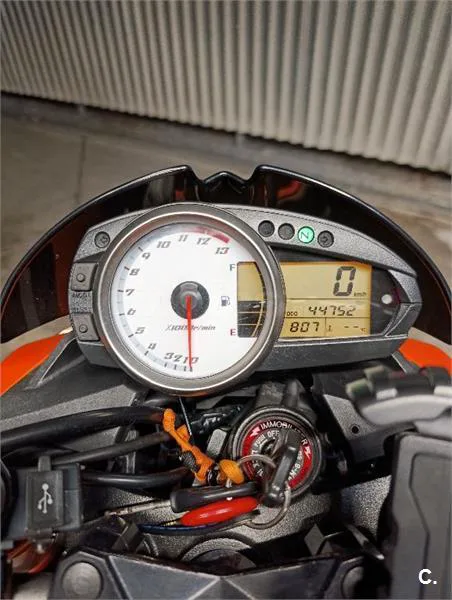 Kawasaki Z1000 – Vista 13