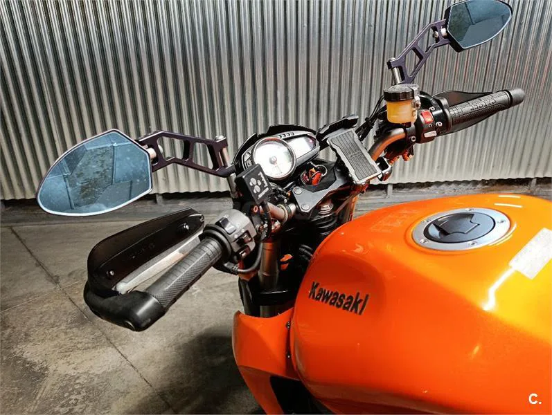 Kawasaki Z1000 – Vista 14