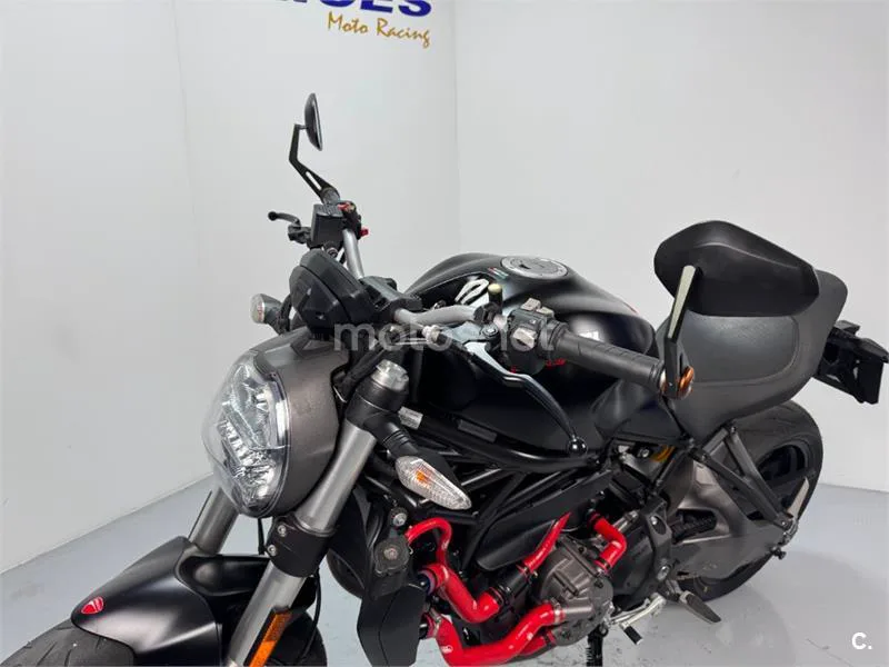 Ducati Monster 821 – Vista 4