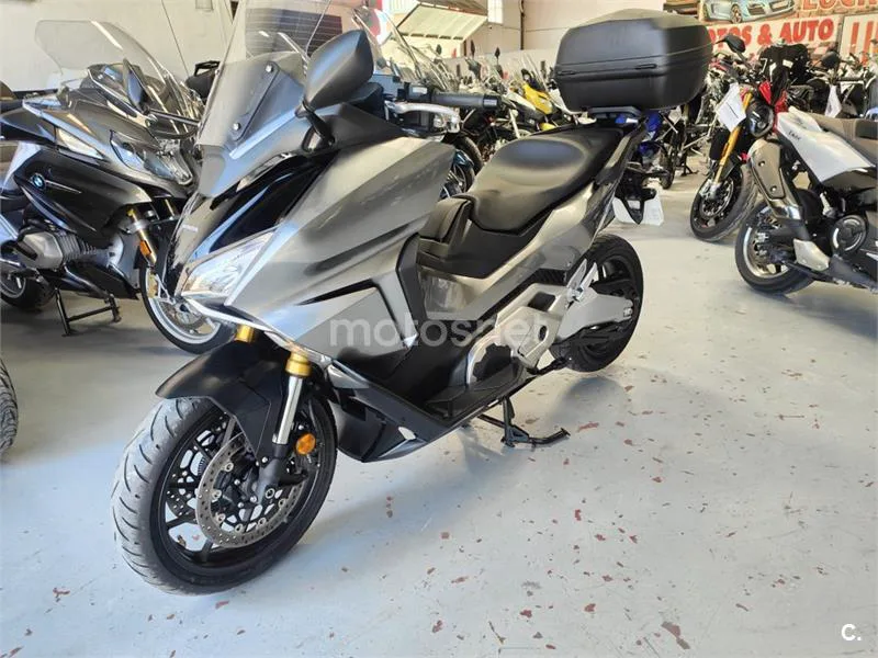 Honda Forza 750 – Vista 15