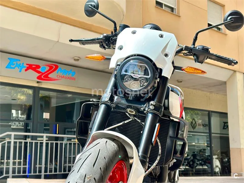 Indian FTR 1200 – Vista 22