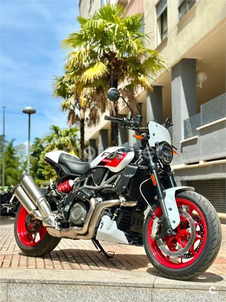 Indian FTR 1200 – Vista 23