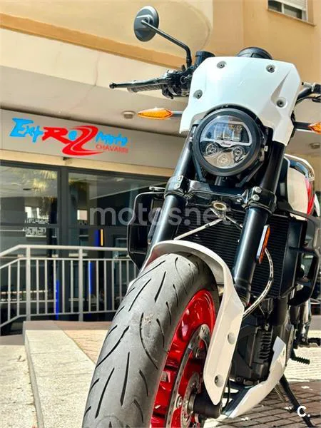 Indian FTR 1200 – Vista 37