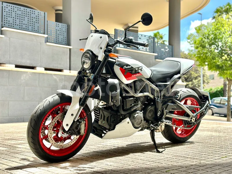 Indian FTR 1200 – Vista 40