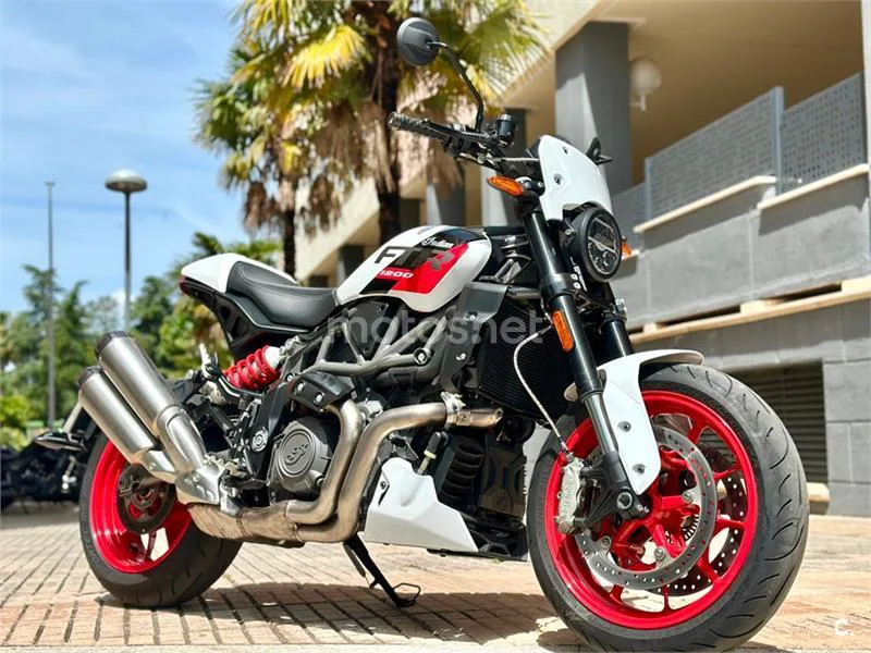 Indian FTR 1200 – Vista 5