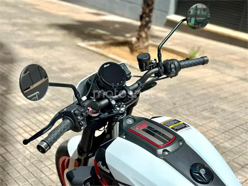 Indian FTR 1200 – Vista 41