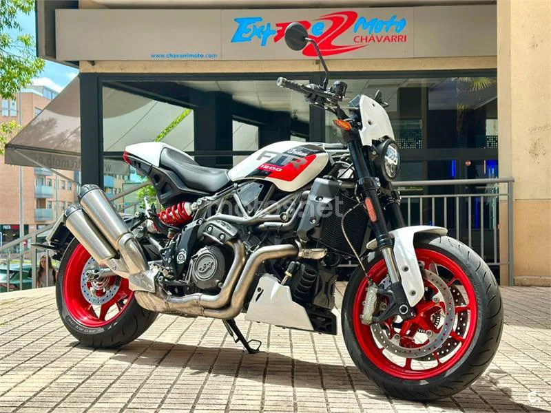 Indian FTR 1200 – Vista 42