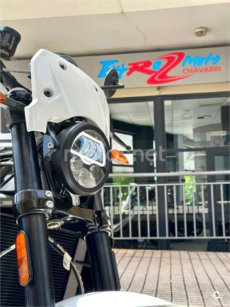 Indian FTR 1200 – Vista 43