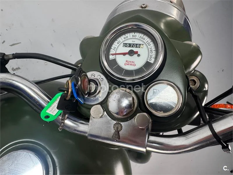 Royal Enfield Classic – Vista 9