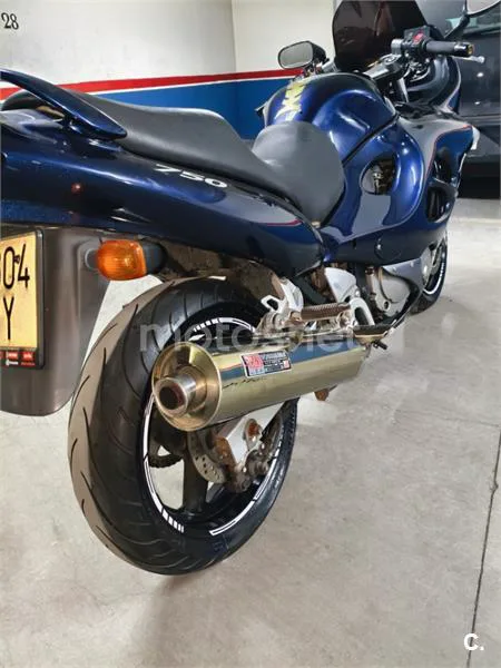 Suzuki GSX 750F – Vista 3