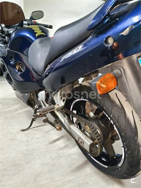 Suzuki GSX 750F – Vista 4