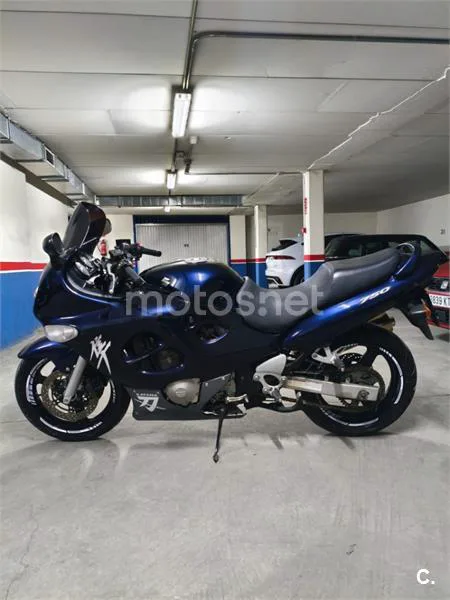 Suzuki GSX 750F – Vista 6