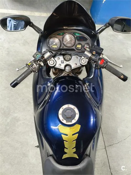 Suzuki GSX 750F – Vista 8