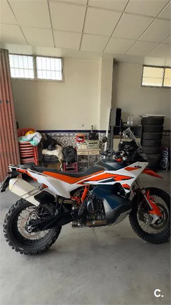 KTM 890 – Vista 3