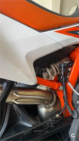 KTM 890 – Vista 4