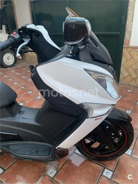 SYM Joymax 300 – Vista 5