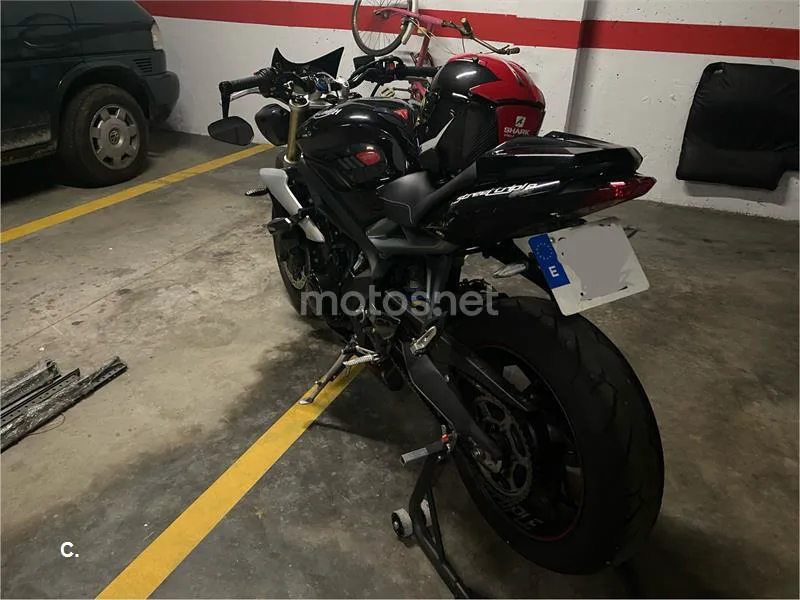 Triumph Street Triple – Vista 3