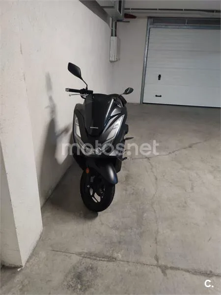 Honda PCX 125 – Vista 2